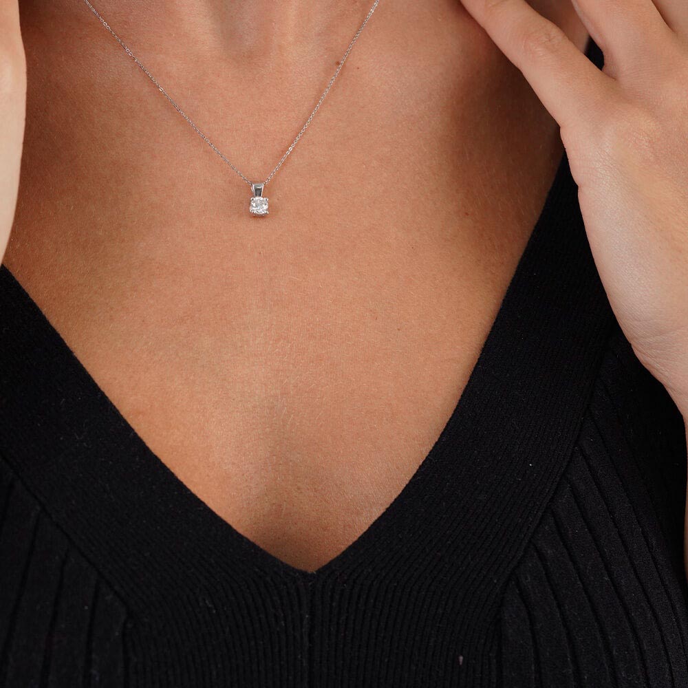 0.30 Karat Tektaş Pırlanta Kolye