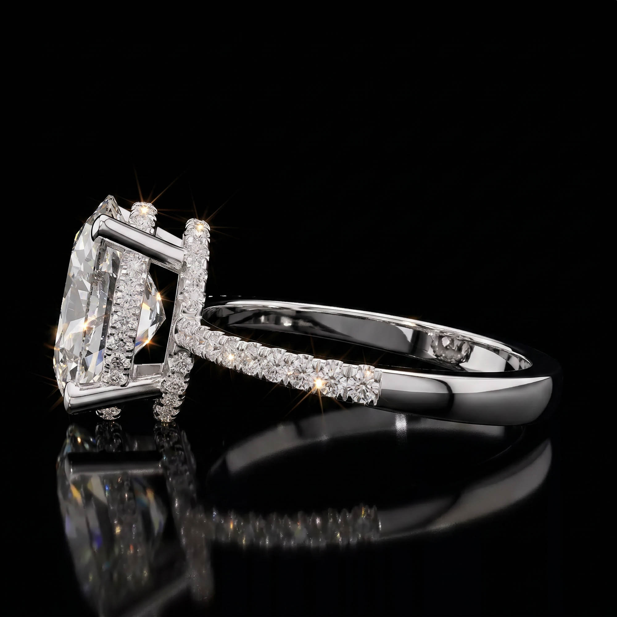 Aura 3,34 Karat Oval Kesim Çift Sıra Gizli Halo Pavé Kollu Tektaş Yüzük