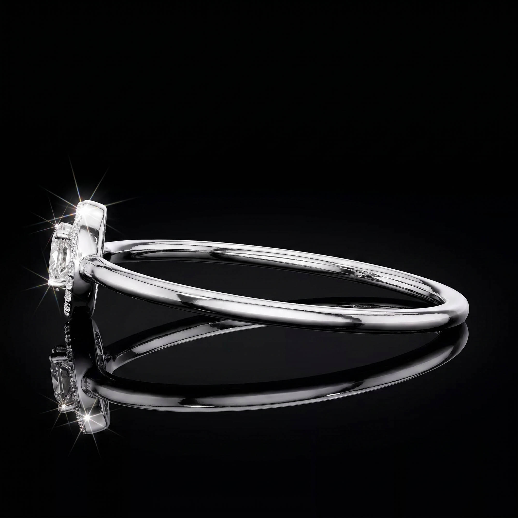 Aura 0,70 Karat Oval Kesim Halo Taşlı Tektaş Yüzük